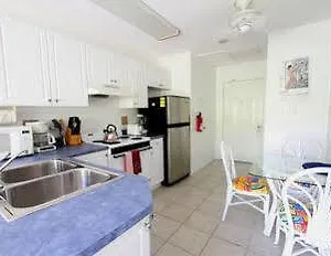 *** Hotel Turtle Nest & Cayman Islands